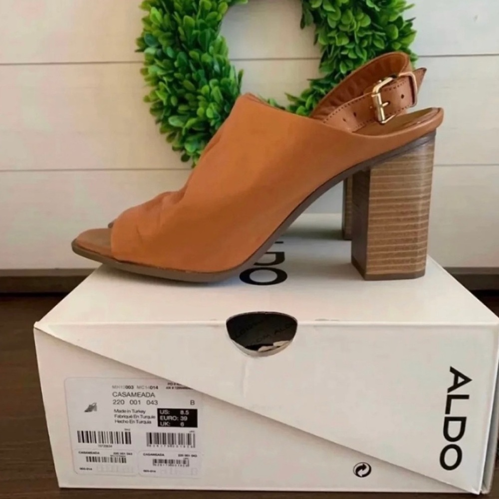 ALDO - NEW IN BOX! 
8.5 leather high heeled sandal 
Casameada